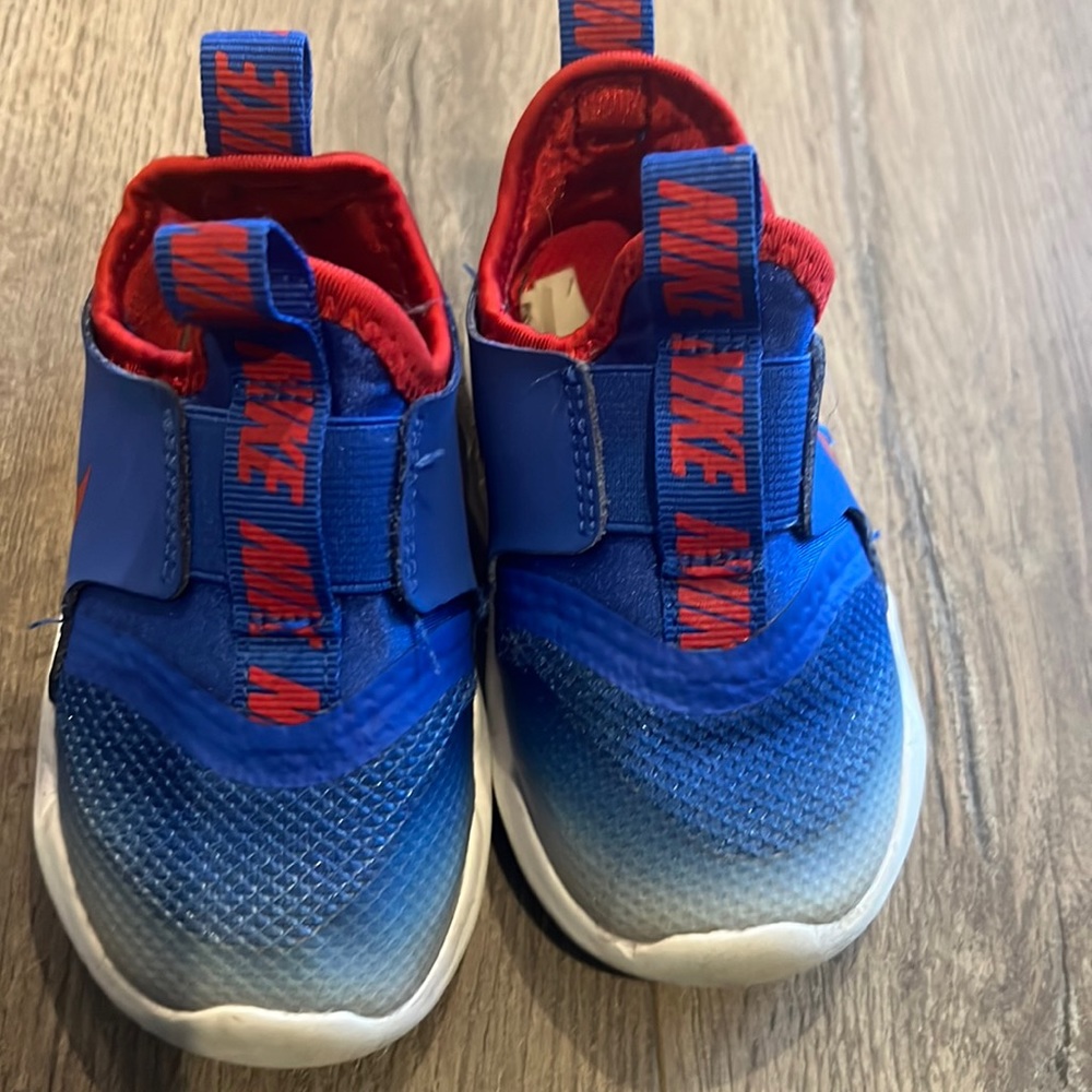 Nike flex runners blue and red size 6c